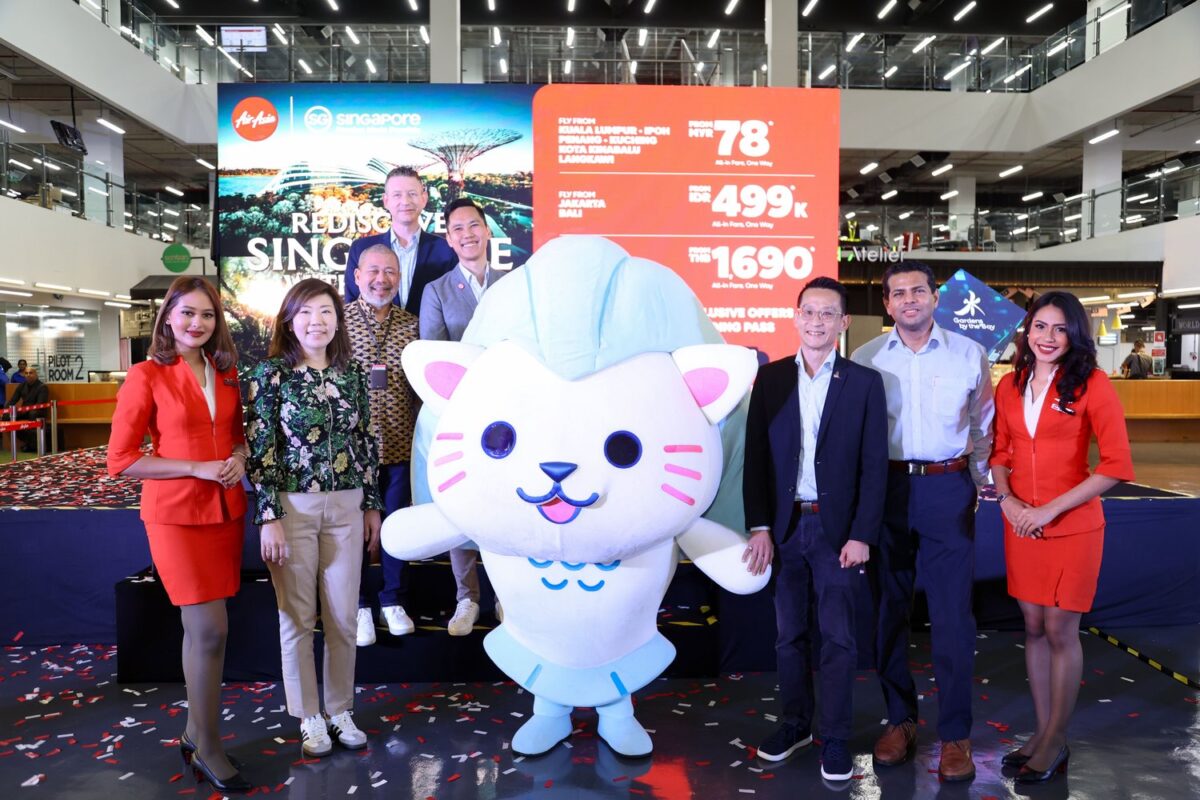 AirAsia, Singapore Tourism Board unveil “Love, Singapore” livery